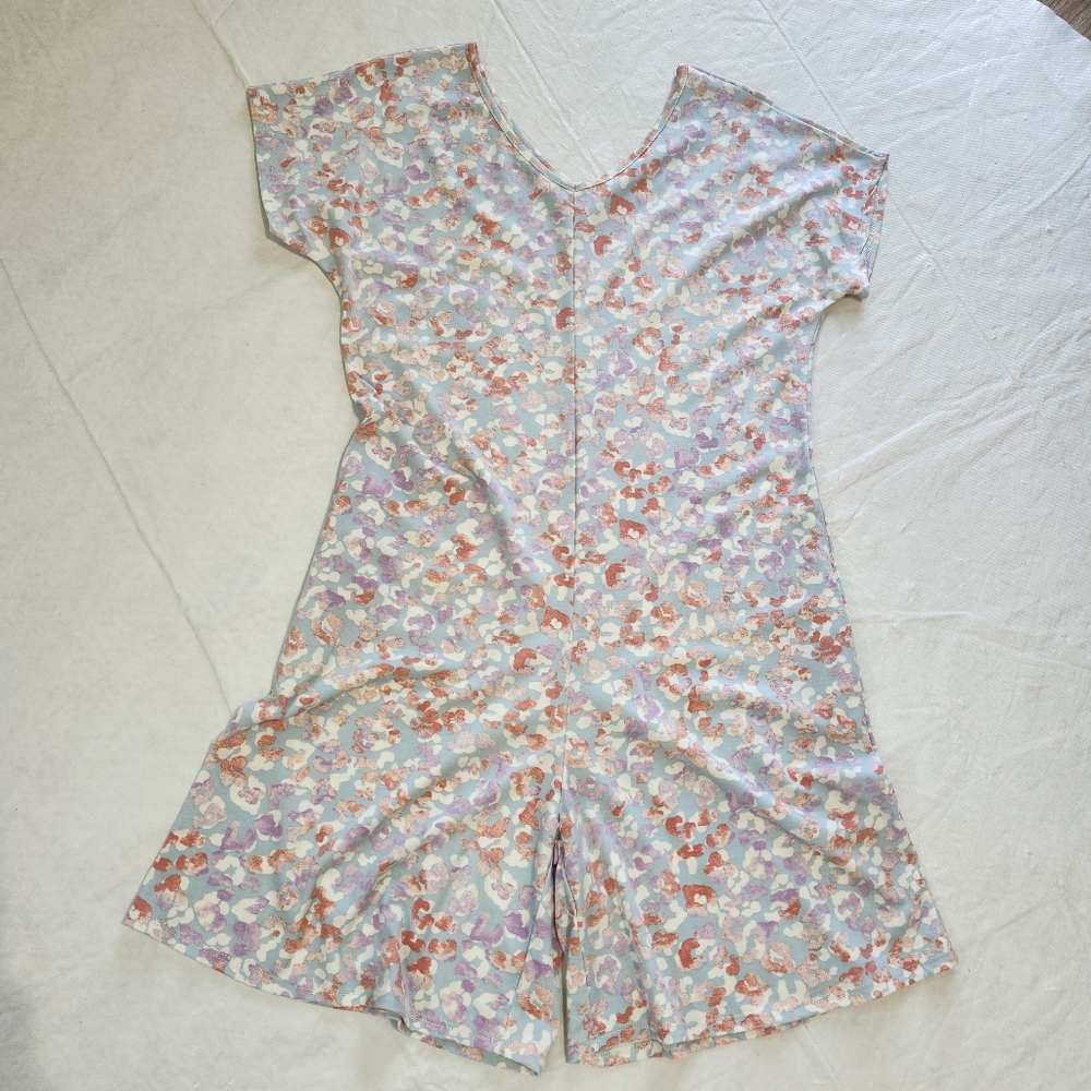 Bombom Floral Print V-Neck Romper - Picture 4 of 12
